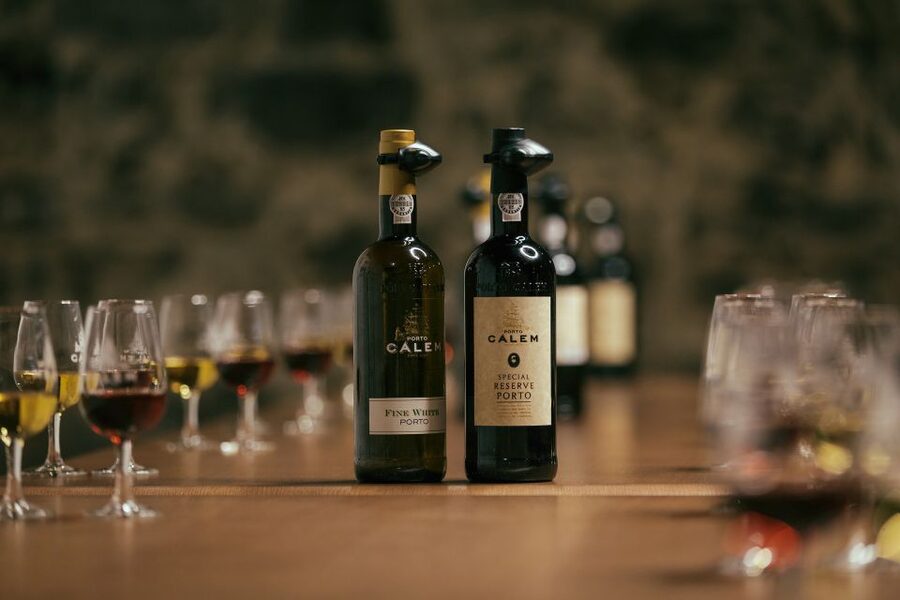 Porto: Cálem Cellar Tour, Interactive Museum & Wine Tasting - Language, access, and practical details