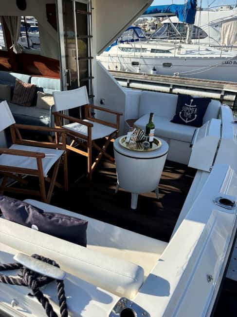 Porto: City Views or Sunset Tour with Drinks - A small boat with a social, personal feel