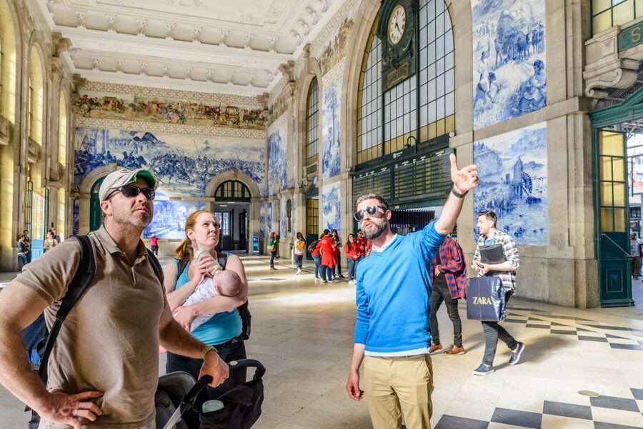 Porto: Delicious Food and Wine Walking Tour - Guides who connect food with the city