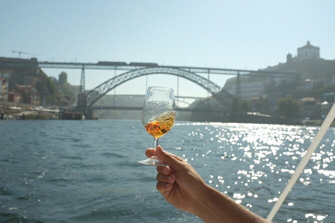 Porto: Douro River Boat Cruise with Port Wine and Snacks - What you see during the two-hour route
