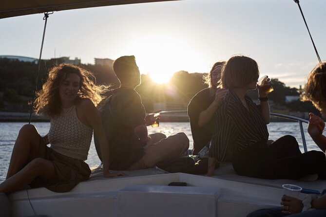 Porto: Douro River Boat Cruise with Port Wine and Snacks - The crew makes the difference
