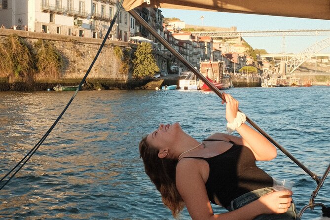 Porto: Douro River Boat Cruise with Port Wine and Snacks - Choosing the best departure time