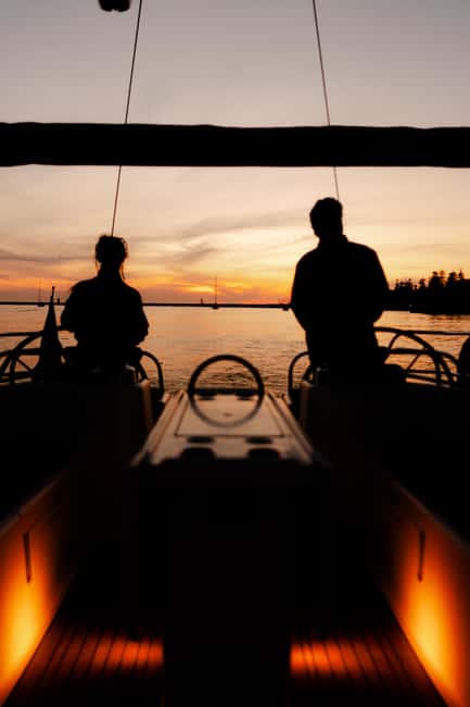 Porto Douro River Cruise: Sunny Day & Peaceful Sunset - Alfândega and the historic riverfront
