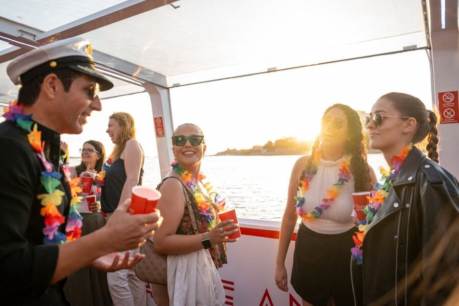 Porto: Douro River Party Boat with Sunset Option & 6 Bridges - Six bridges and two city views