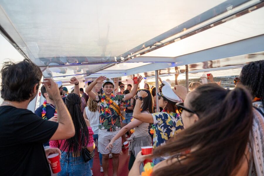 Porto: Douro River Party Boat with Sunset Option & 6 Bridges - How the value compares with a standard sightseeing cruise