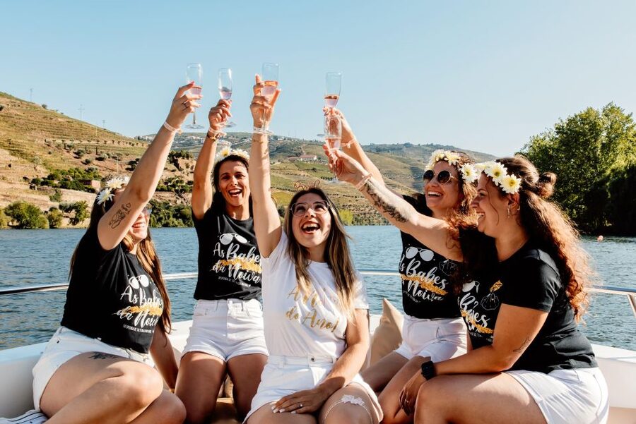 Porto: Douro Valley Full-Day Boat, Train, and Lunch Tour - Lunch at a local restaurant