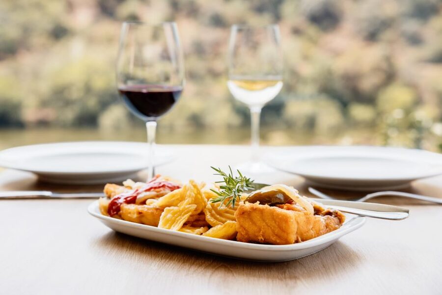 Porto: Douro Valley Full-Day Boat, Train, and Lunch Tour - Guides who shape the day