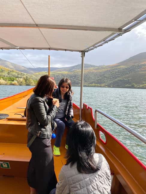 Porto: Douro Valley with Small Wineries, Lunch and Boat Tour - Pinhão, lunch, and the one-hour cruise