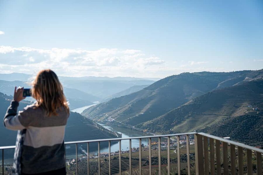 Porto: Douro Wine Tour with Lunch and River Cruise - The return to Porto takes another 105 minutes