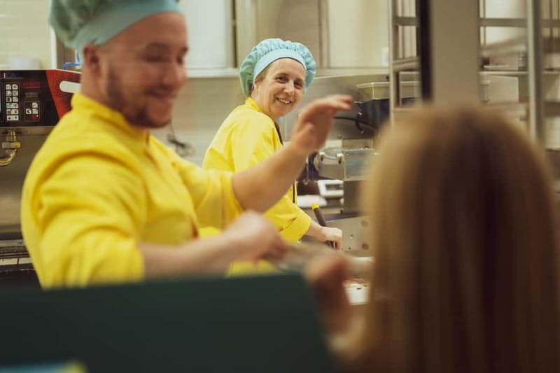 Porto: Entry Ticket at WOW The Chocolate Experience by 20|20 - The working factory at the end