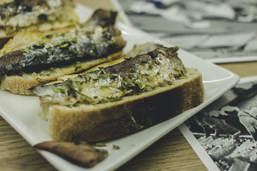 Porto: Evening Local Food Crawl with Drink Pairings - Four Porto stops, four different tastes