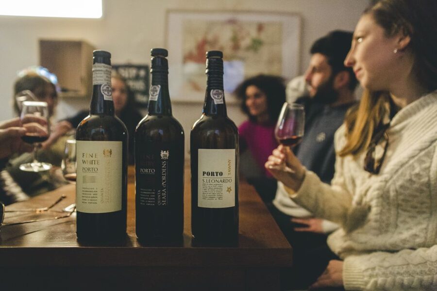 Porto: Evening Local Food Crawl with Drink Pairings - Timing your evening in Porto