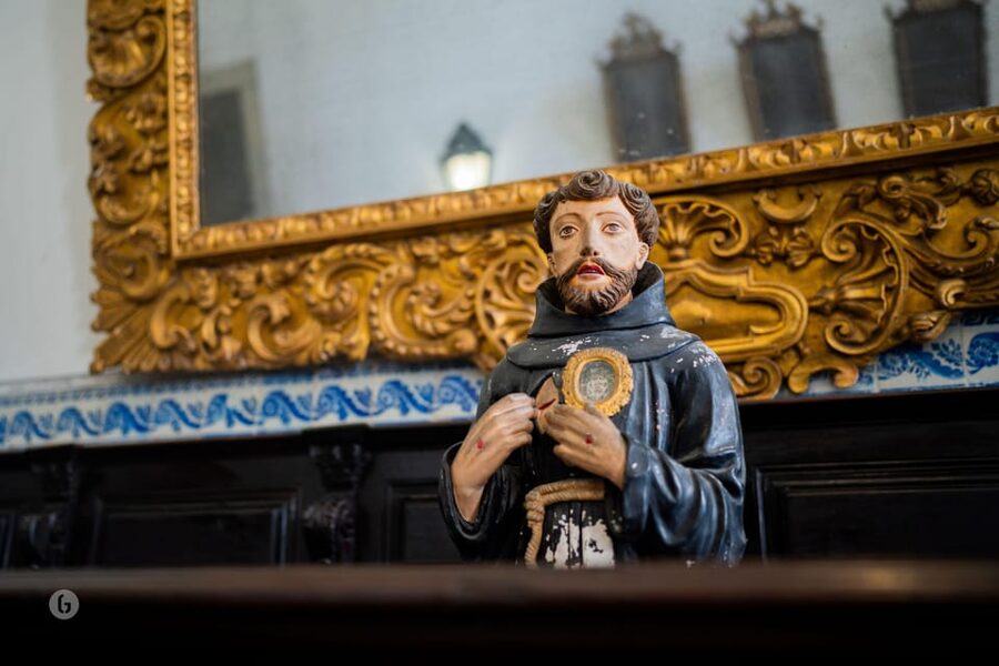 “Porto: Fado Show with Guided Tour in a Historic Monastery” - The monastery tour and its religious setting
