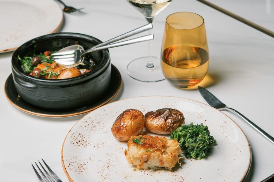 Porto: Fonseca Cellar Tour & Fado Show with Optional Dinner - Who will get the most from this evening