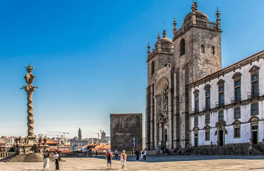 Porto: Guided Tour by Tuk-Tuk & Optional Douro River Cruise - Aliados Avenue, Clérigos Tower, and Lello Bookshop