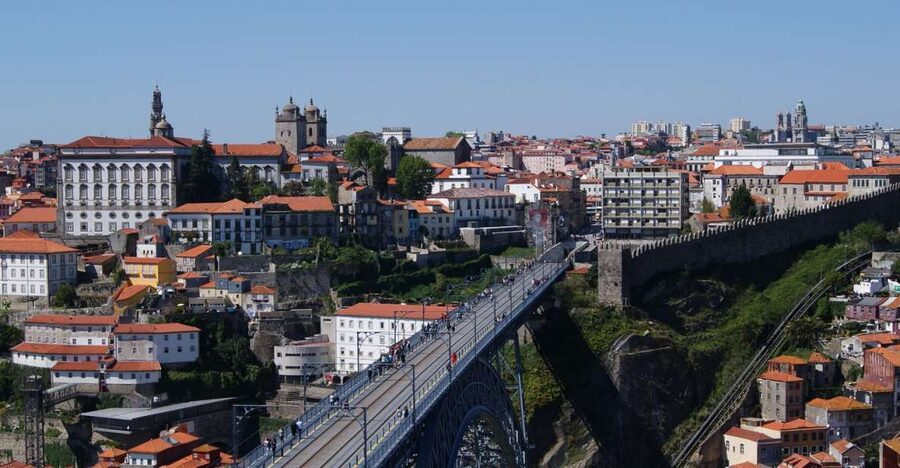Porto: Guided Walking Tour and Lello Bookshop - Porto in three hours: what this walk really gives you