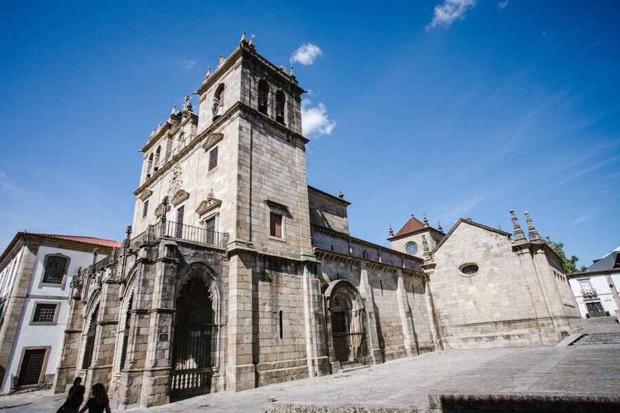 Porto: Guimarães & Braga Tour with Entry Tickets and Lunch - Who should book this tour?