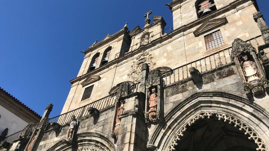 Porto: Guimarães & Braga Tour with Entry Tickets and Lunch - Braga Cathedral and the old religious center