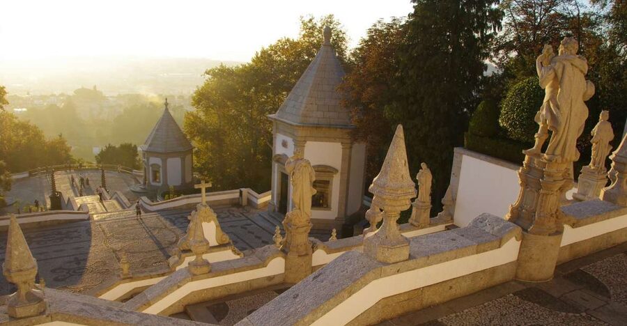 Porto: Guimarães & Braga Tour with Entry Tickets and Lunch - Starting from Porto in a small van