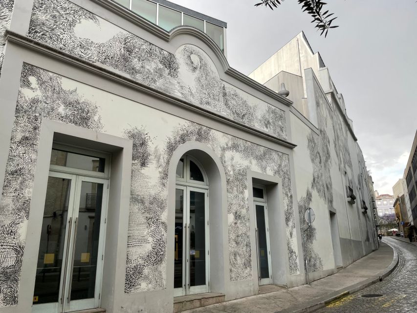Porto: Half-Day Street Art Tour - Reading Porto through its artists