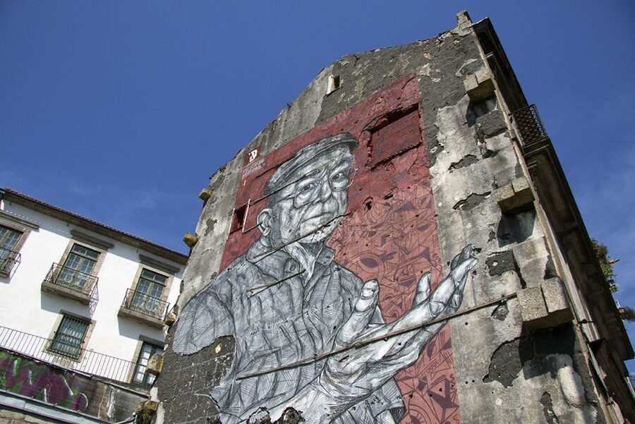 Porto: Half-Day Street Art Tour - The final 75 minutes and the walk toward Luís I Bridge