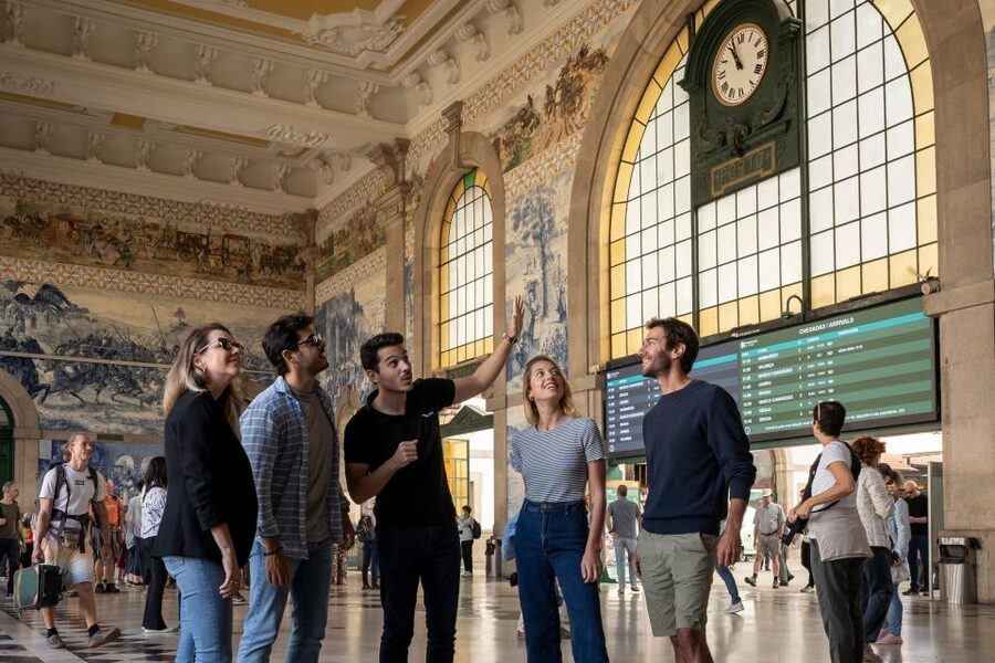 Porto: Helicopter Ride, Guided Walking Tour & River Cruise - Walking Porto from São Bento to Ribeira