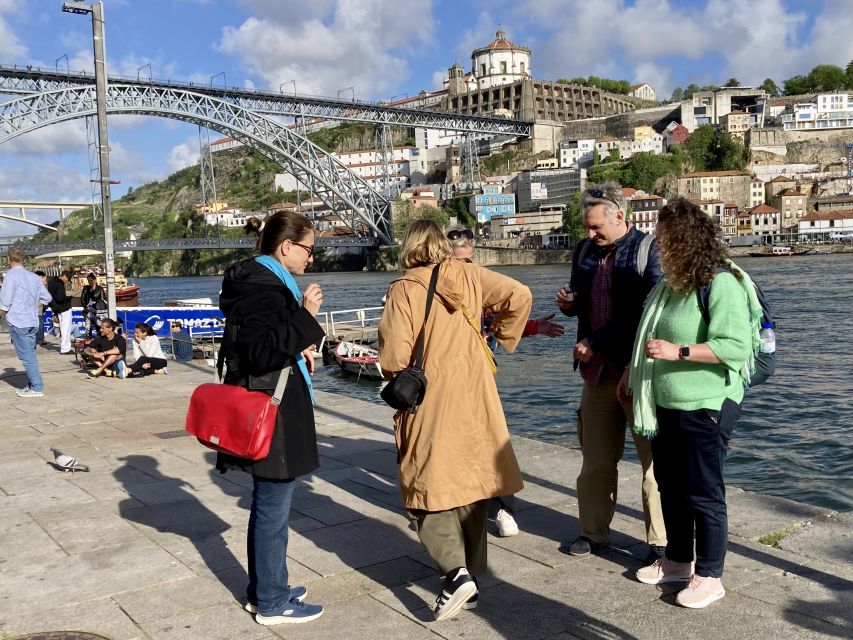 Porto: Highlights & hidden gems Walk - max 10 - What the guides add to the walk