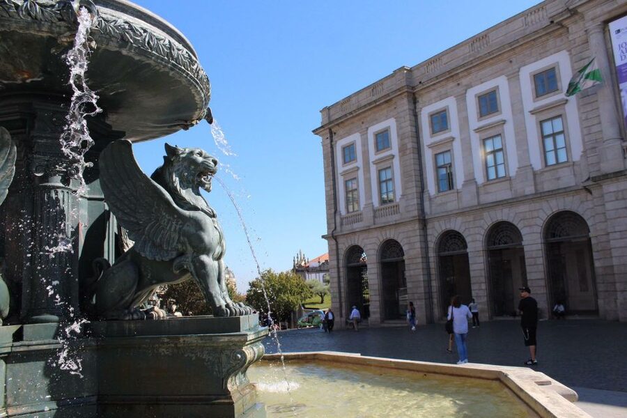 Porto: Historic City Center Walking Tour - Walking through the old neighborhood
