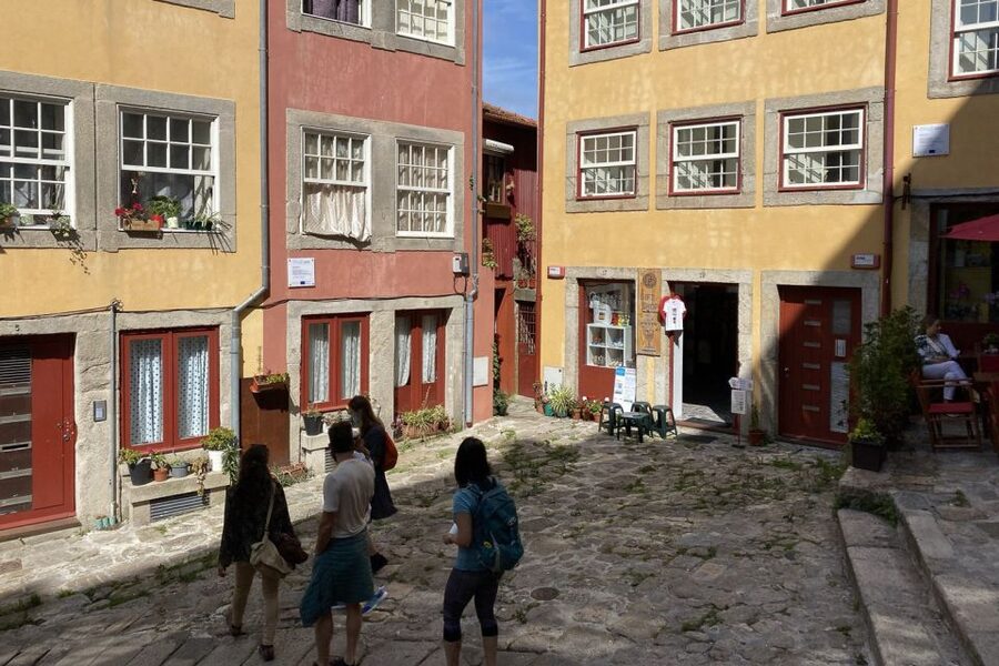 Porto: Historical Center Walking Tour - How much walking and effort should you expect?