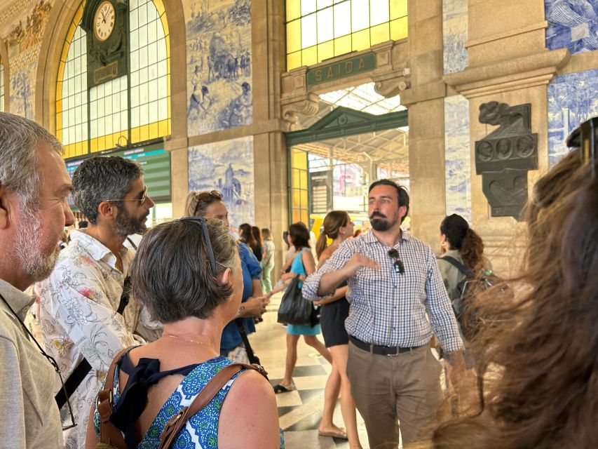PORTO: Historical Walking Tour - São Bento Station and the modern city center
