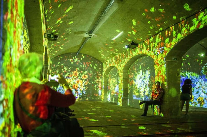 Porto: Impressive Monet & Brilliant Klimt - Porto Customs House gives the show its character