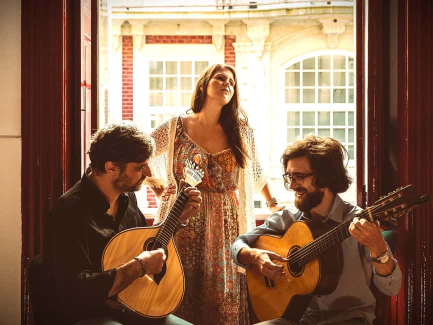 Porto: Live Fado Concert with Glass of Tawny Port Wine - The opening: traditional Lisbon Fado