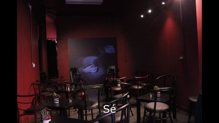 Porto: Live Fado Show with Glass of Port Wine - What happens when you arrive