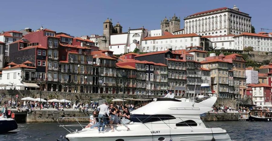 Porto: Luxury Yacht Tour of the 6 Bridges and Douro Estuary - Why this yacht trip feels different from a standard river cruise