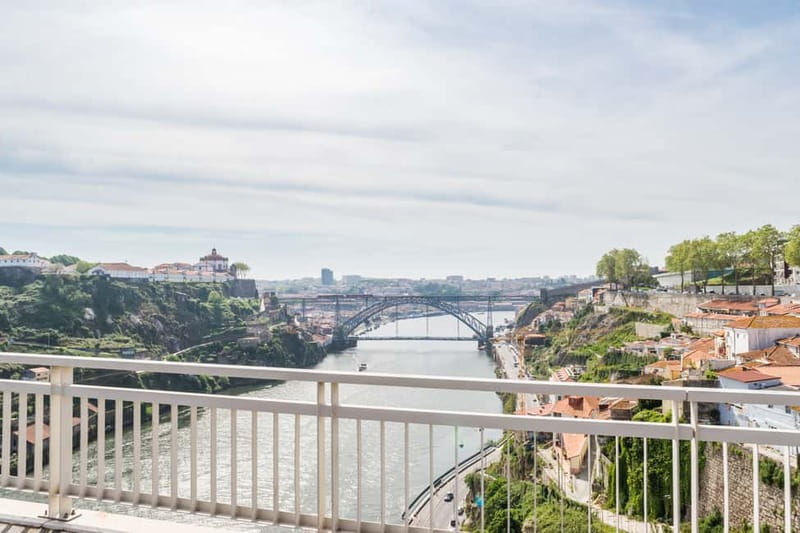 Porto: Magic Train Tour and Port Wine Cellar with Tastings - Practical matters that affect the experience