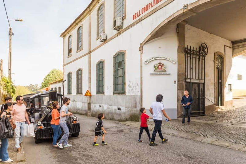 Porto: Magic Train Tour and Port Wine Cellar with Tastings - The historic-center route