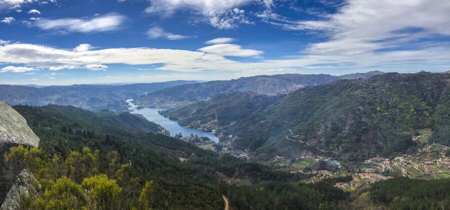 Porto: Peneda-Gerês National Park Tour with Kayaking & Lunch - The 1 hour 45 minute ride into the mountains