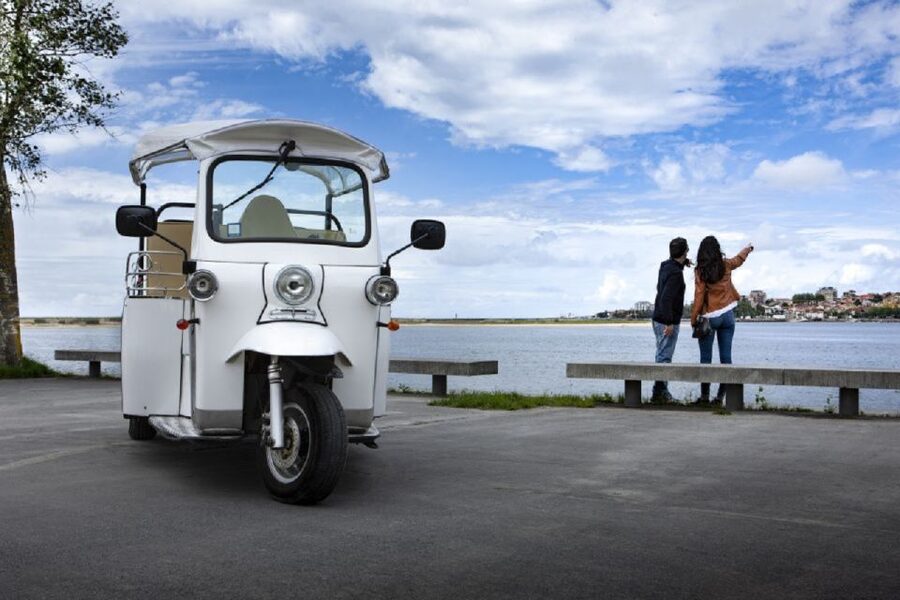 Porto: Private Sightseeing Tour by Electric Tuk Tuk - Clérigos Tower and Avenida dos Aliados