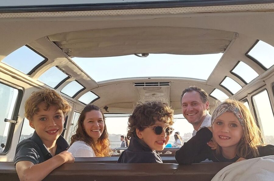 Porto: Private Sightseeing Tour by VW Kombi (2–8 People) - The guide can make the difference
