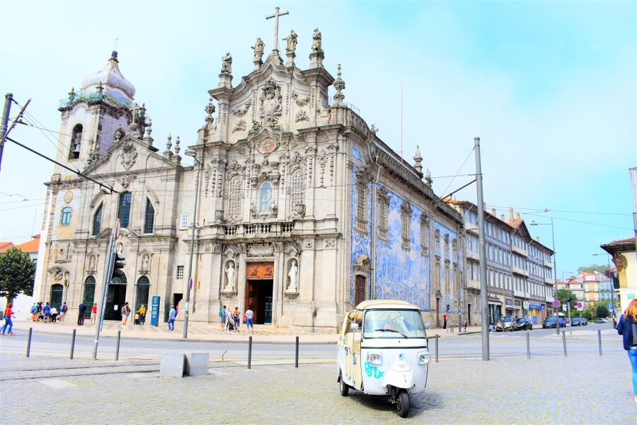 Porto: Private Tuk-Tuk Tour with Short Walks and Wine - The guides make the difference