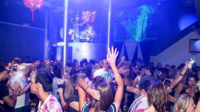 Porto: Pub Crawl with 6 Drinks and VIP Club Entry - Who should book this Porto night out