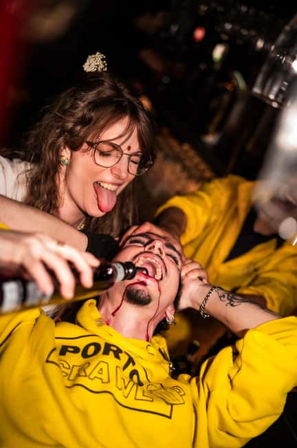 Porto: Pub Crawl with 7 Drinks, Games, and VIP Club Entry - A low-cost way to meet people in Porto after dark