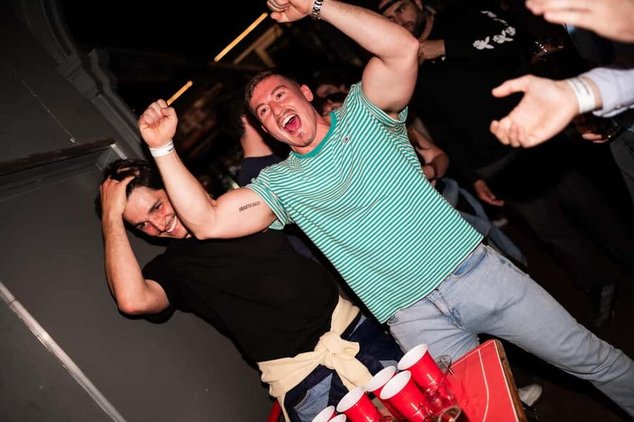 Porto: Pub Crawl with 7 Drinks, Games, and VIP Club Entry - The first two hours: games, drinks, and introductions