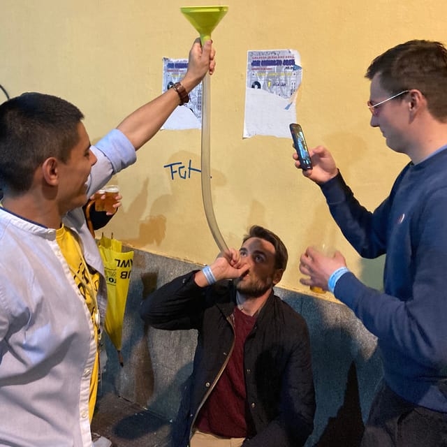Porto: Pub Crawl with 7 Drinks, Games, and VIP Club Entry - Rua da Galeria de Paris and the central bar circuit