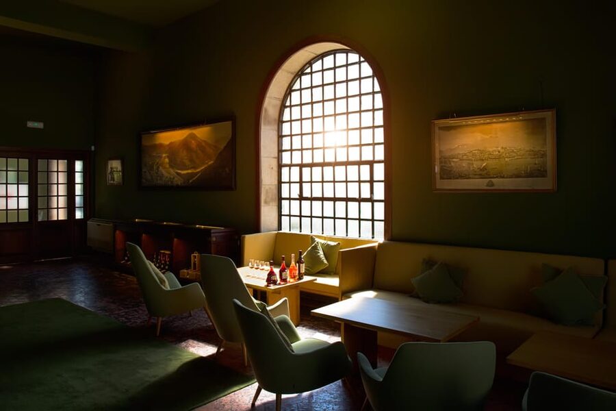 Porto: Royal Oporto Tour na Real Companhia Velha - Finding the Cellars in Vila Nova de Gaia