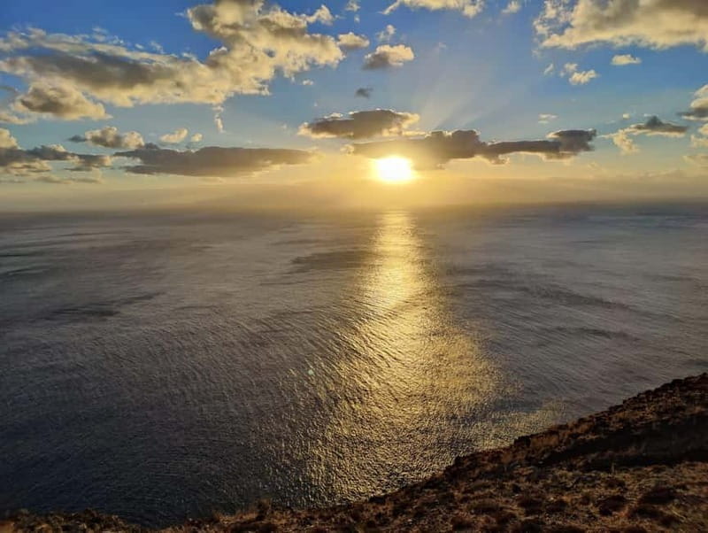 Porto Santo: Island Highlights 4x4 Tour with Hotel Transfers - A 90-minute lunch stop at a local restaurant