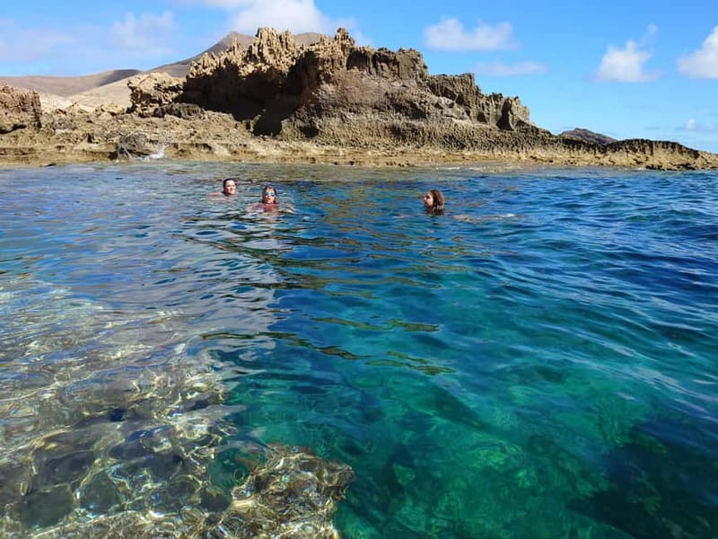 Porto Santo: Island Highlights 4x4 Tour with Hotel Transfers - What guides add to the day
