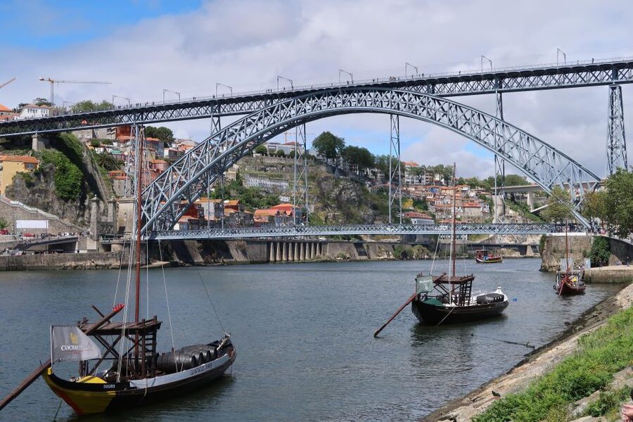 Porto: Self-Guided Bike and Boat Tour with Port Wine Tasting - Finishing with port wine in Gaia