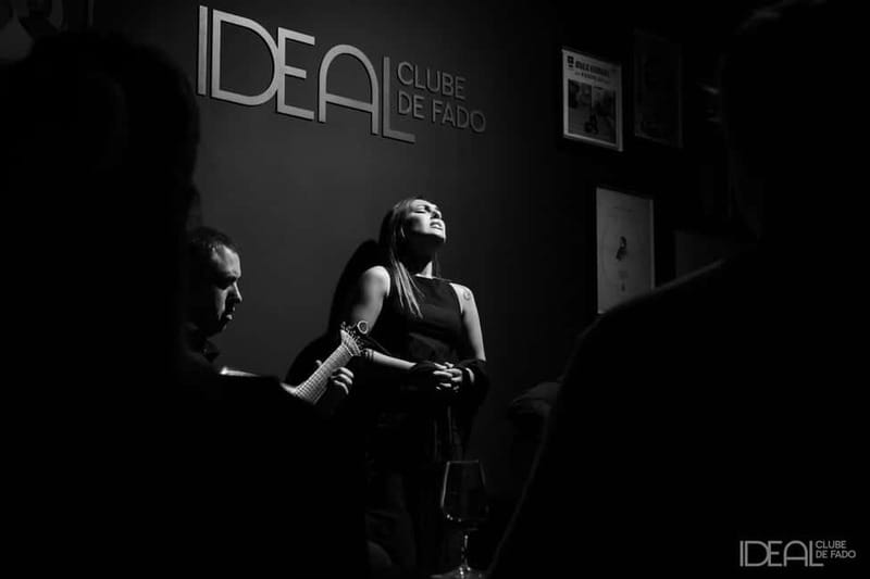 Porto: The highest-rated traditional fado concert (downtown) - Arriving for the Port wine and introduction