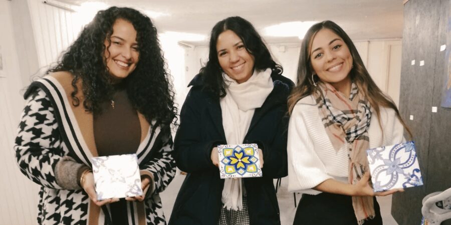 Porto: Tile-Painting Workshop with Porto Wine - Bainharia - Painting your tile with port and biscuits